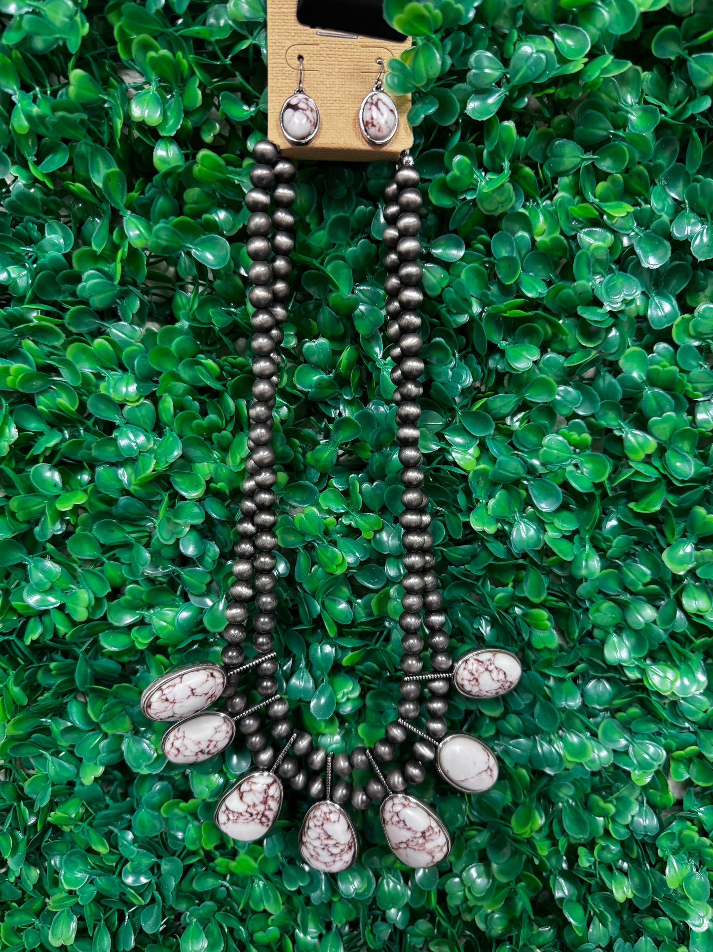 WHITE STONE NAVAJO BEAD NECKLACE