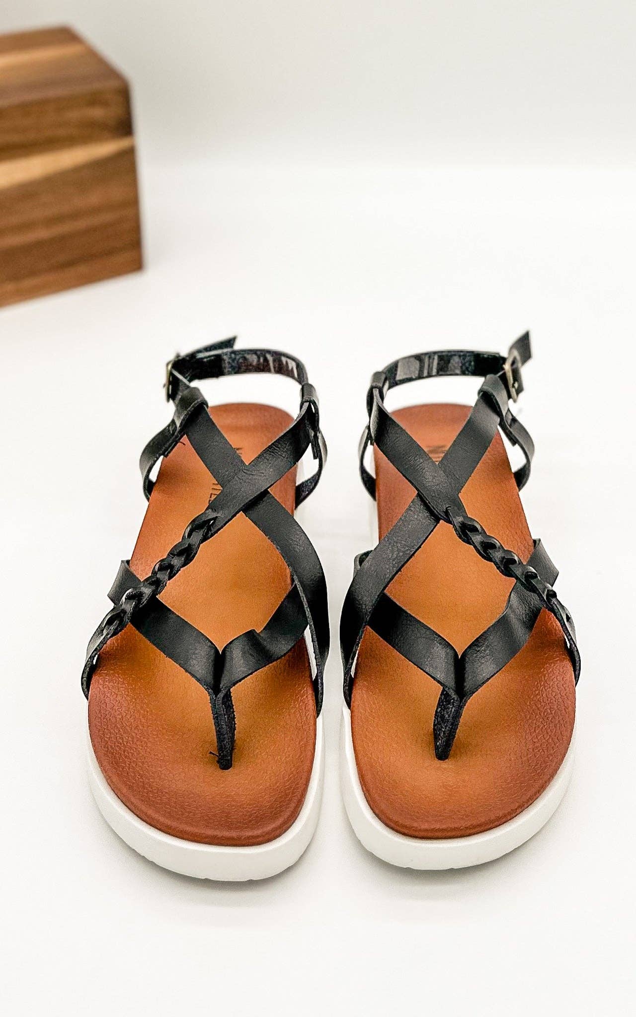 Sela Sandal in Black