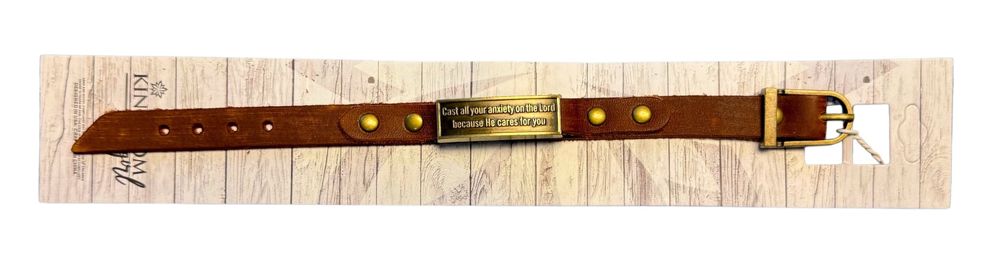 LEATHER BRACELET WITH METAL PLATE WITH SAYING