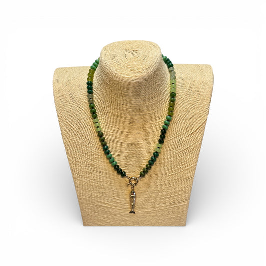BEADED NECKLACE WITH FLEXIBLE FISH PENDANT