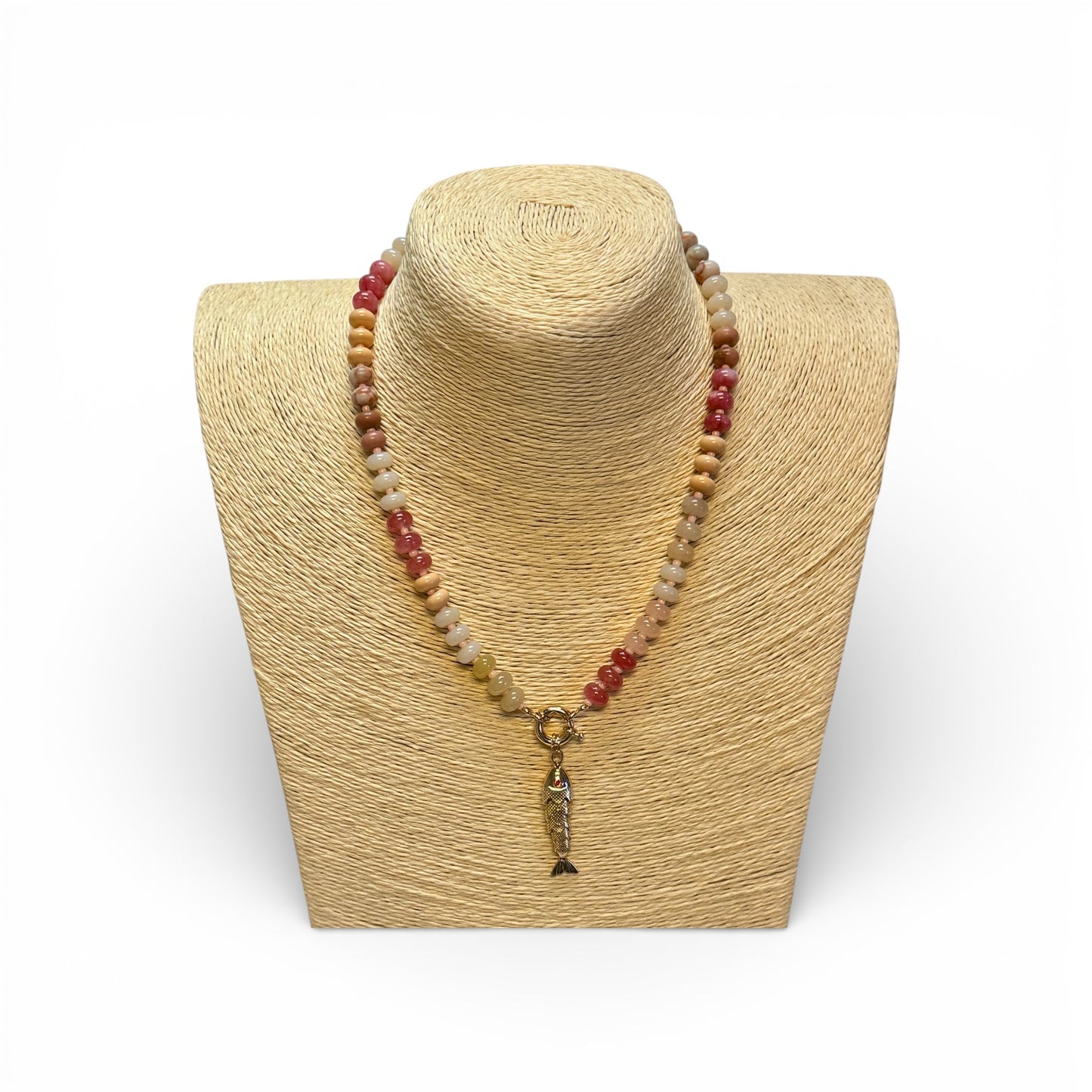 BEADED NECKLACE WITH FLEXIBLE FISH PENDANT